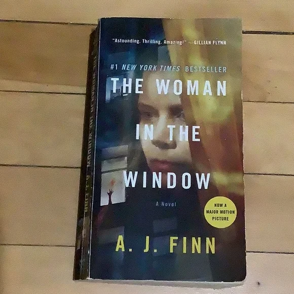 🏖2 Sets of Books for $13🏖 EUC Paperback Books - Picture 2 of 6